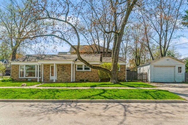 Building Photo - 2402 Illinois Rd