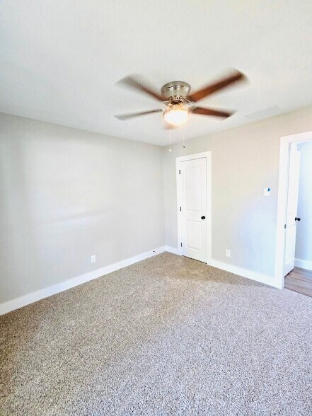 Building Photo - 526 Doral Pl