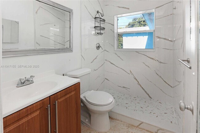 Building Photo - 39 SE 13th Terrace