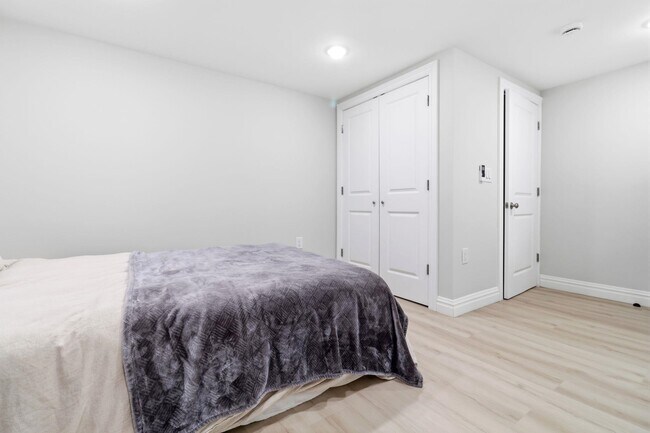 Building Photo - 461 Pavonia Ave