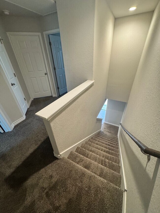 Building Photo - Coming Soon - Elegant 3BR 2.5 Bath Townhom...