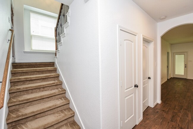 Building Photo - 18 Cheswood Manor Drive