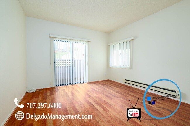 Building Photo - Glen Cove 2 bedroom condo