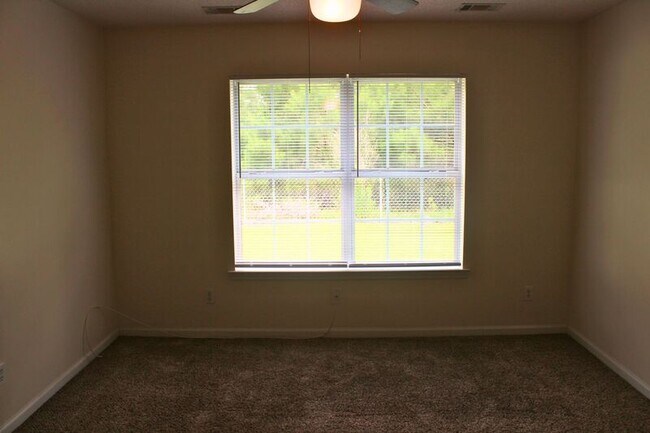 Building Photo - 132 Bluelake Blvd