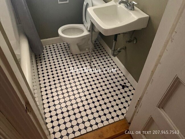 Building Photo - 348 State St