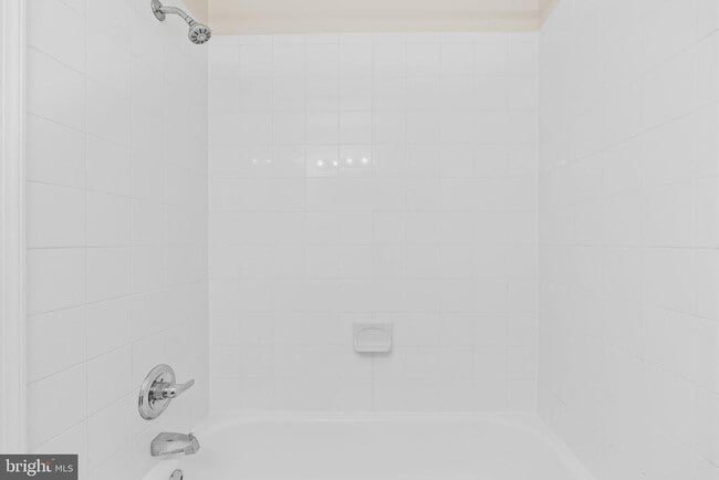 Building Photo - 786 N Vermont St