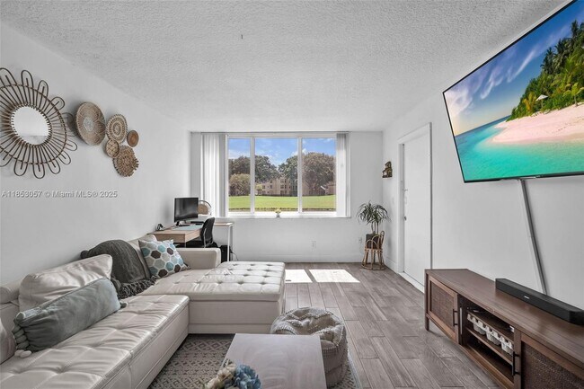 Building Photo - 9431 Live Oak Pl