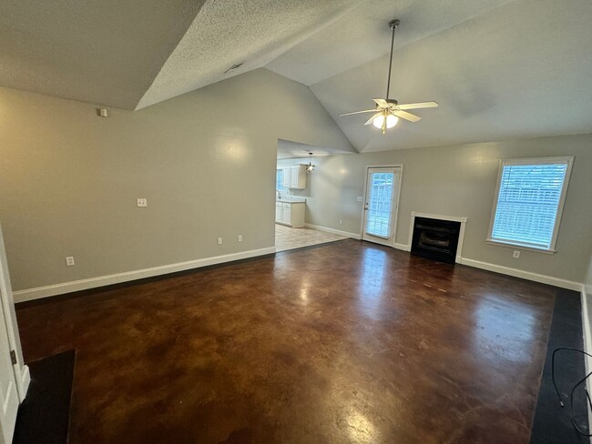 Building Photo - 3BD/2BA FOR RENT