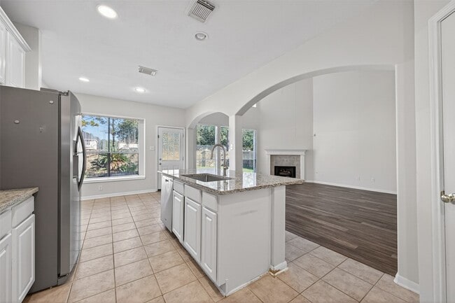 Building Photo - 23730 River Pl Dr