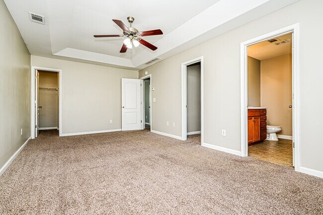 Building Photo - 5792 Castlebrook Dr