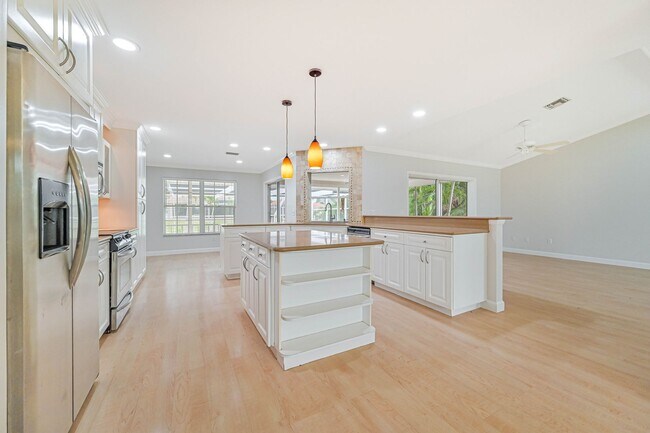 Building Photo - **Direct Gulf Access Pool Home! 4 BED/3 BA...