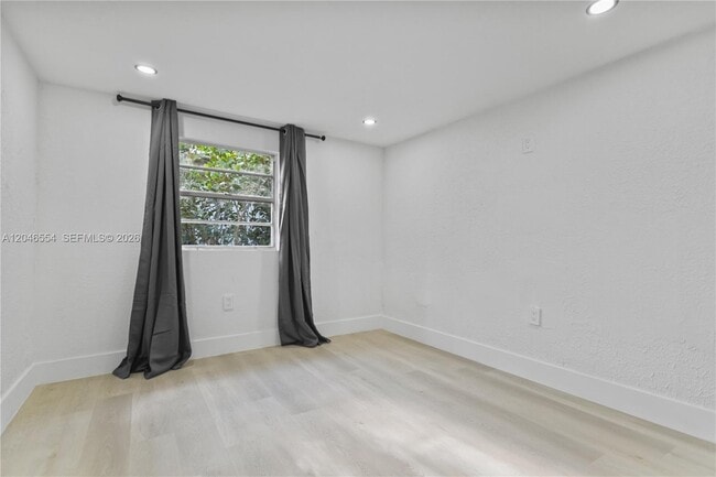 Building Photo - 171 W 13th St