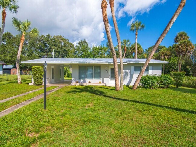 Building Photo - 7502 Pacific Ave