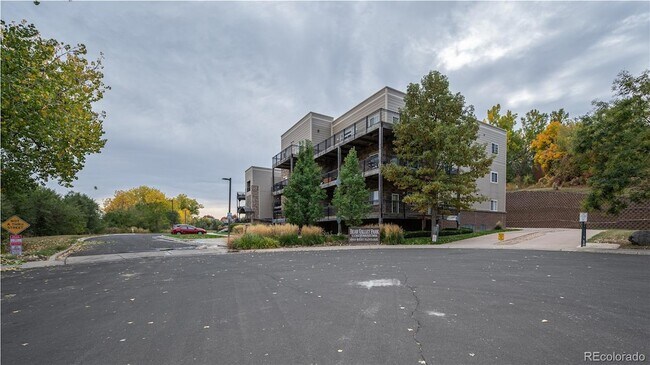Building Photo - 6000 W Floyd Ave