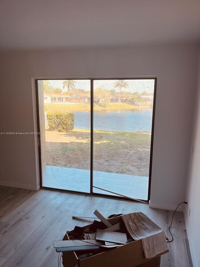 Building Photo - 8950 Palm Tree Ln