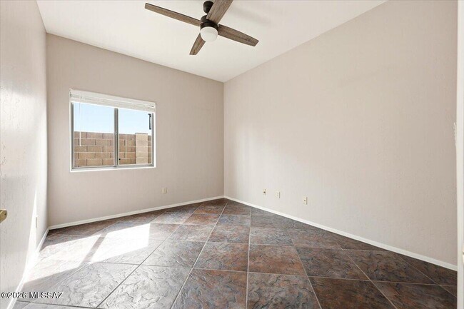 Building Photo - 10961 E Siskin Pl