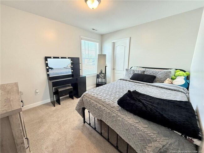 Building Photo - 39 Princelet Pt