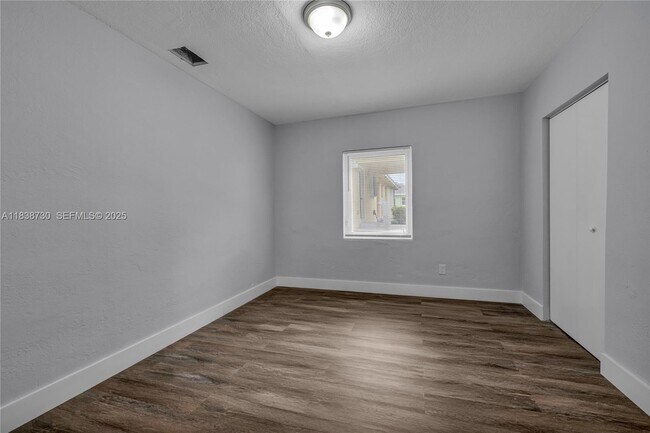 Building Photo - 2243 Greene St.