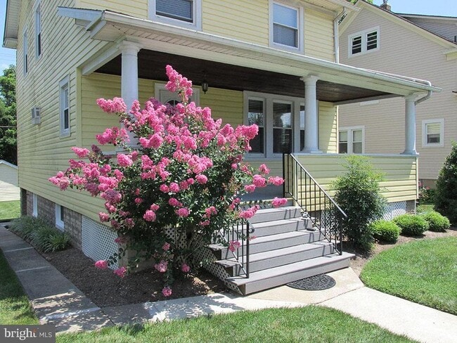 Building Photo - 5635 Oregon Ave