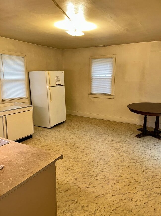 Building Photo - One bedroom apartment