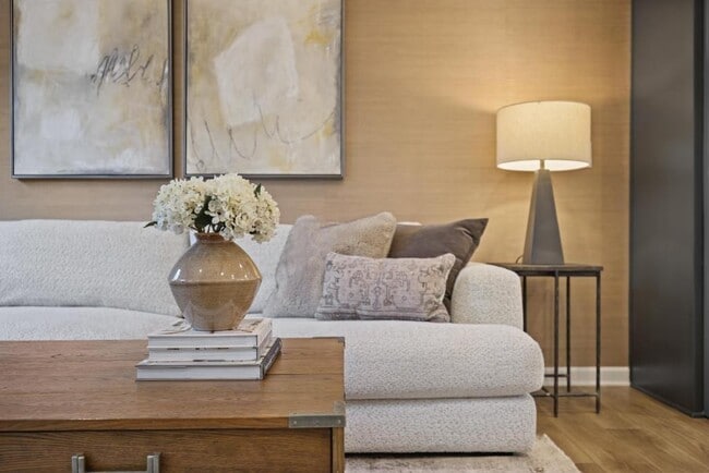 Building Photo - 121 Chestnut Cir