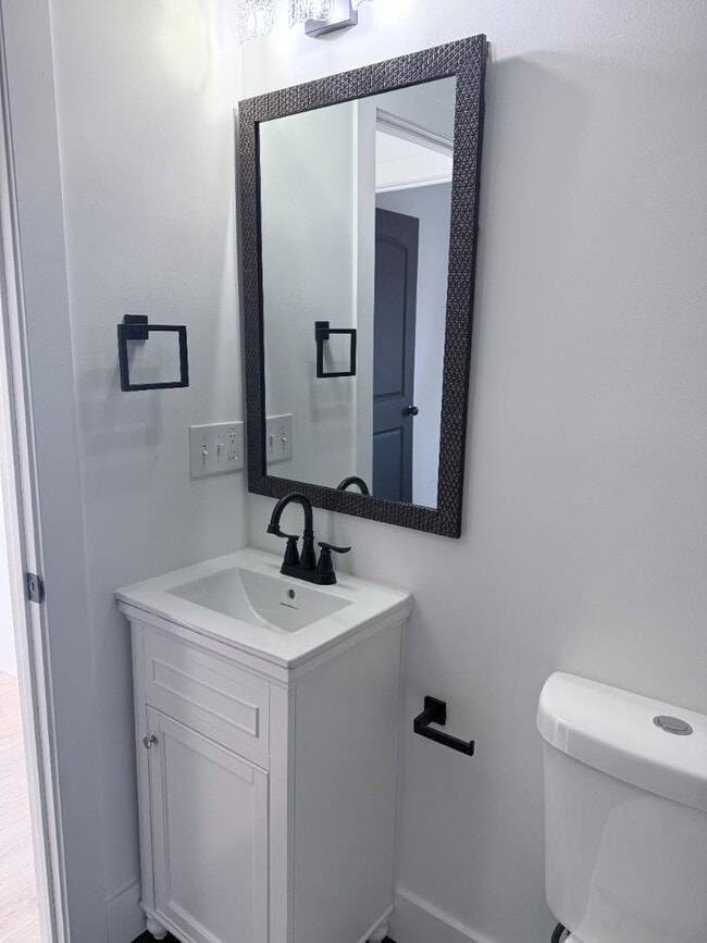 Building Photo - 828 E Main St