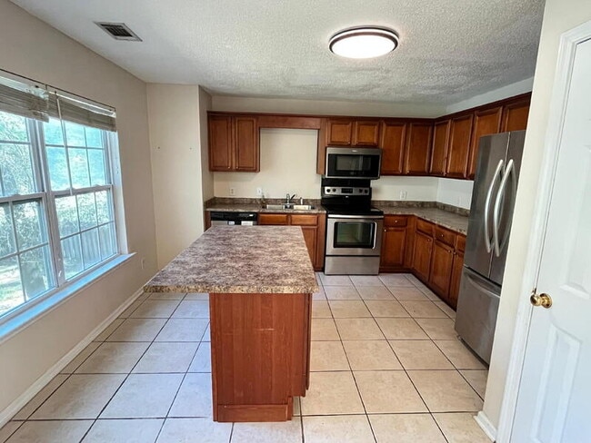 Building Photo - 116 Fox Trace