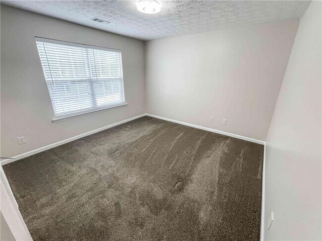 Building Photo - 6205 Tree Ridge Dr N W