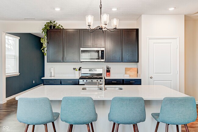 Building Photo - 2214 Warbler St