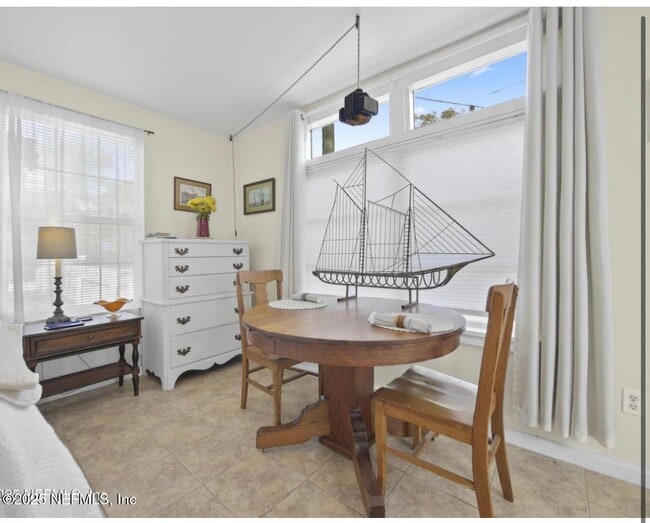 Building Photo - 509 Live Oak St