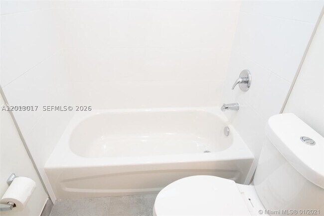 Building Photo - 120 NE 71st St