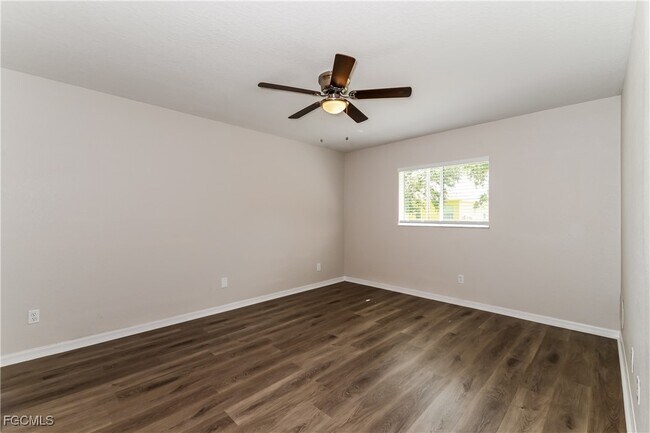 Building Photo - 349 SW 28th Pl