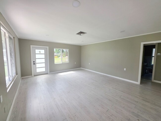 Building Photo - 100% Remodeled 2 bedroom 1.5 bath ANNUAL RENTAL
