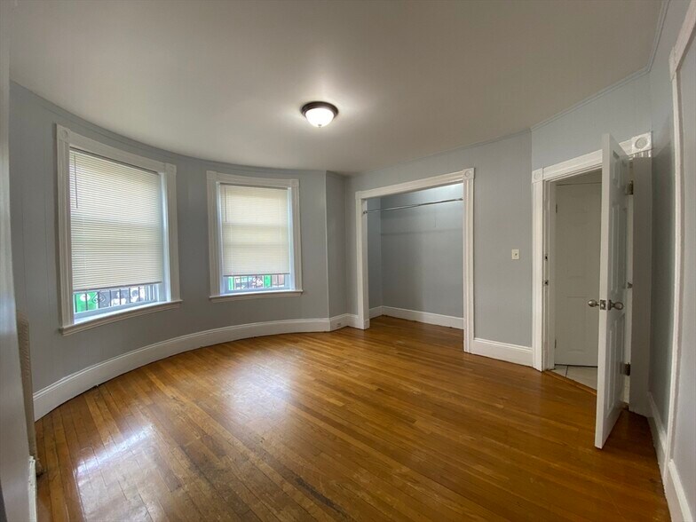 Building Photo - 884 Huntington Ave