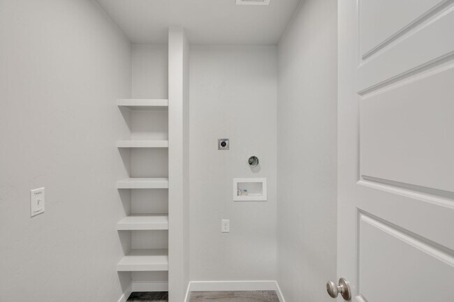Building Photo - 1676 S Sunseeker Ln