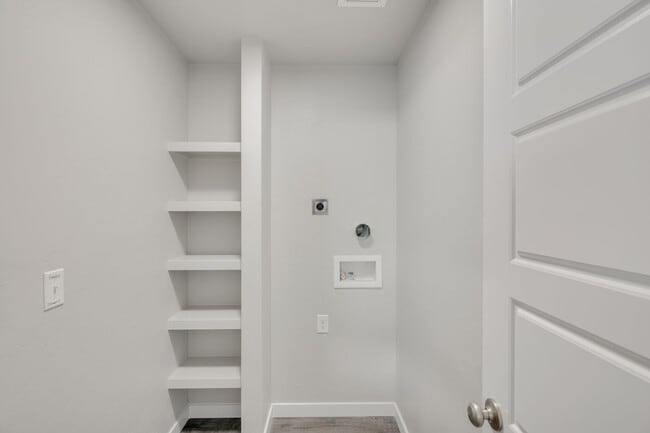 Building Photo - Beautiful, Modern 2 Bedroom Cottage Availa...