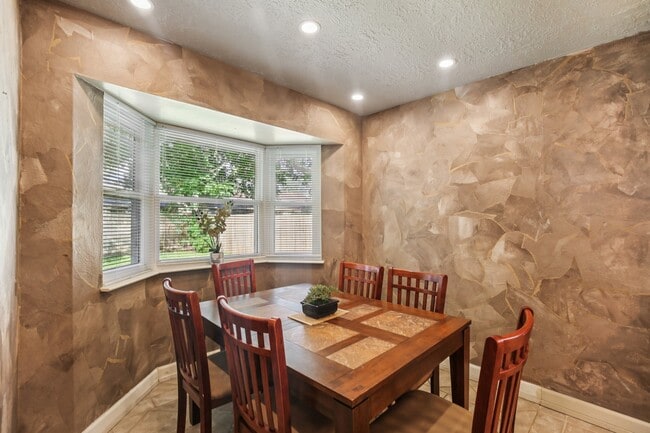 Building Photo - 15126 Silverman St