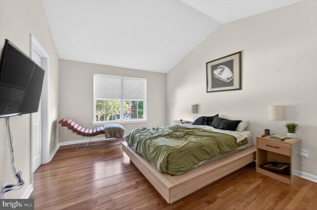 Building Photo - 33 Lindley Dr