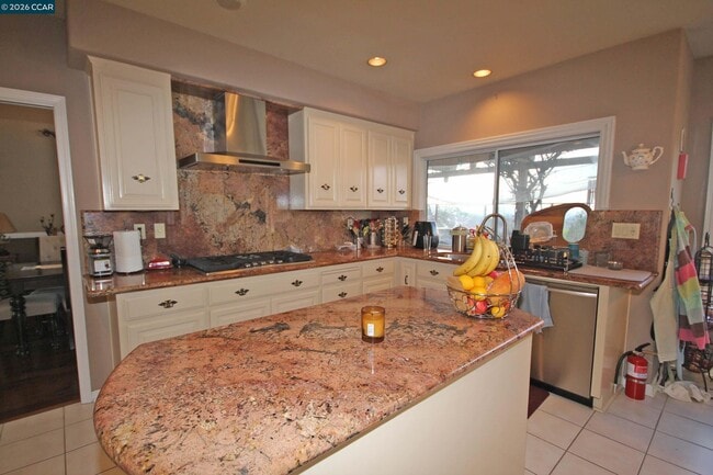 Building Photo - 243 Viewpoint Dr