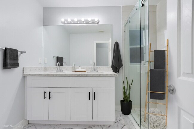 Building Photo - 4971 SW 7th Ct