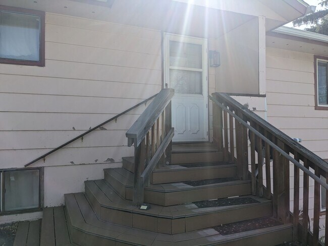 Building Photo - Cherry St Duplex