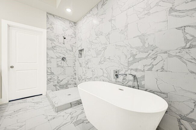 Building Photo - 6719 St Augustine St