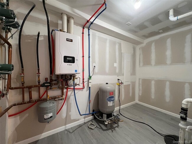 Building Photo - 26 Summit Dr