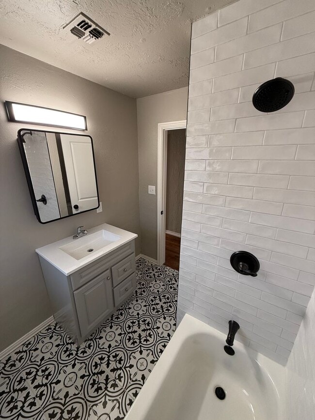 Building Photo - Charming 3-Bedroom Home with Bonus Room – Fully Updated and Move-In Ready!