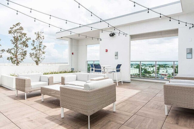 Building Photo - 1111 Durham Dr