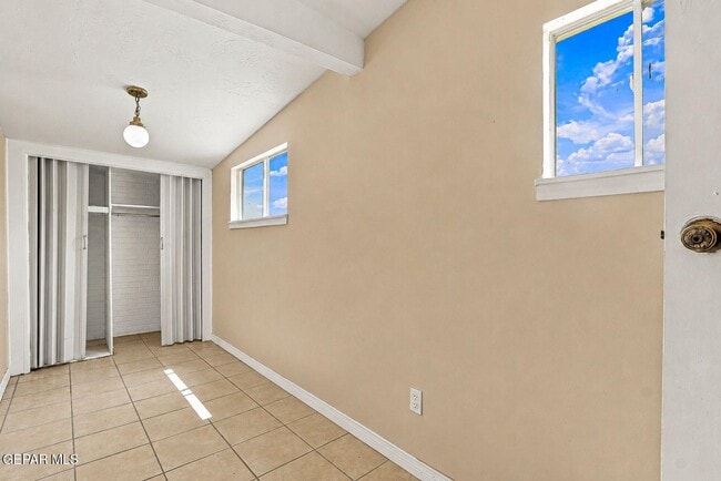Building Photo - 4233 Hampshire Ln