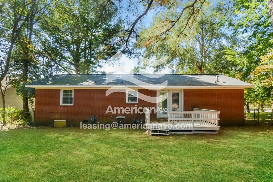 Building Photo - 2607 Sedgefield Dr