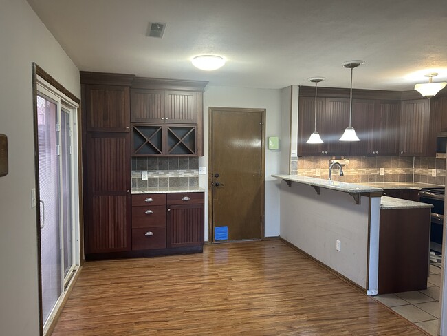 Building Photo - 2409 N Bramblewood St