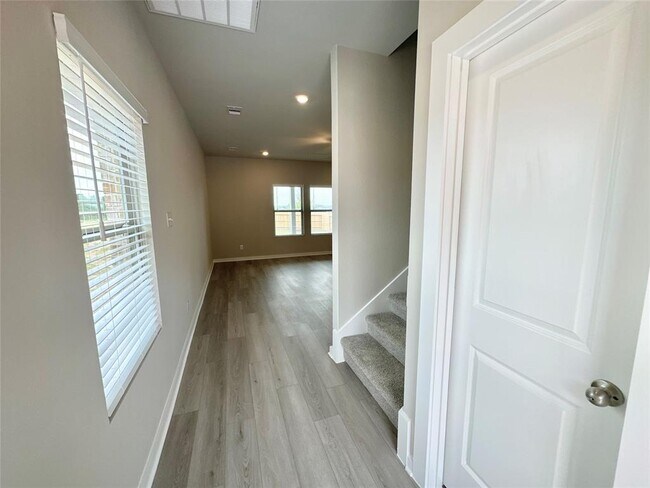 Building Photo - 12198 Ridge Top Dr