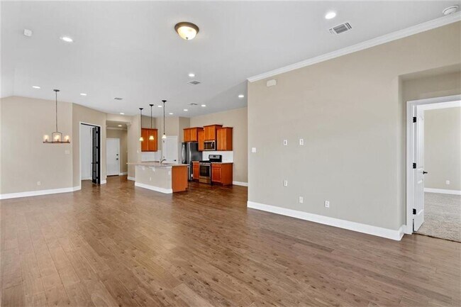 Building Photo - 215 Methodius Dr